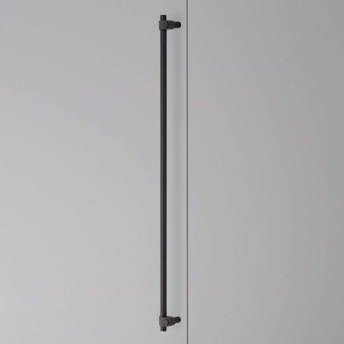 Мебельная ручка Closet Bar / Cast Buster+Punch — изображение 2