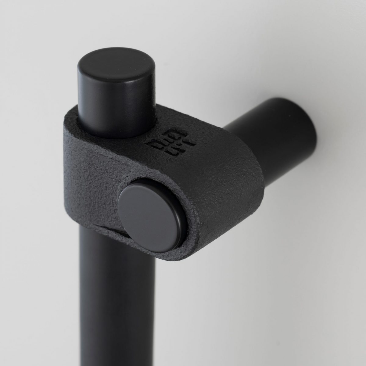 Мебельная ручка Closet Bar / Cast Buster+Punch — изображение 3