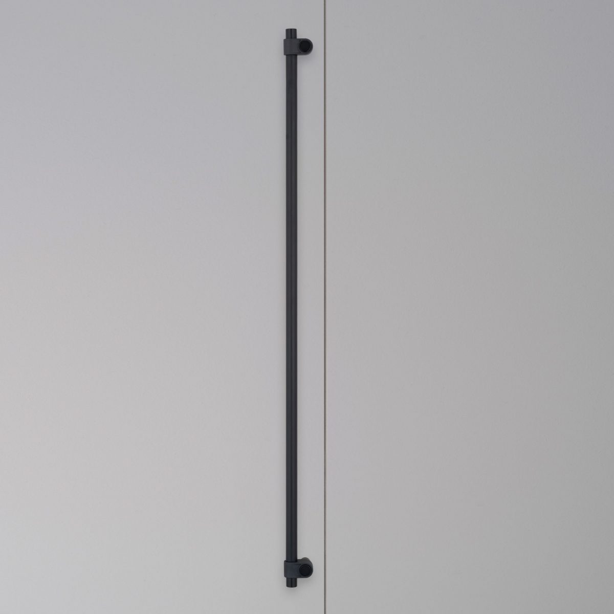 Мебельная ручка Closet Bar / Cast Buster+Punch — изображение 4