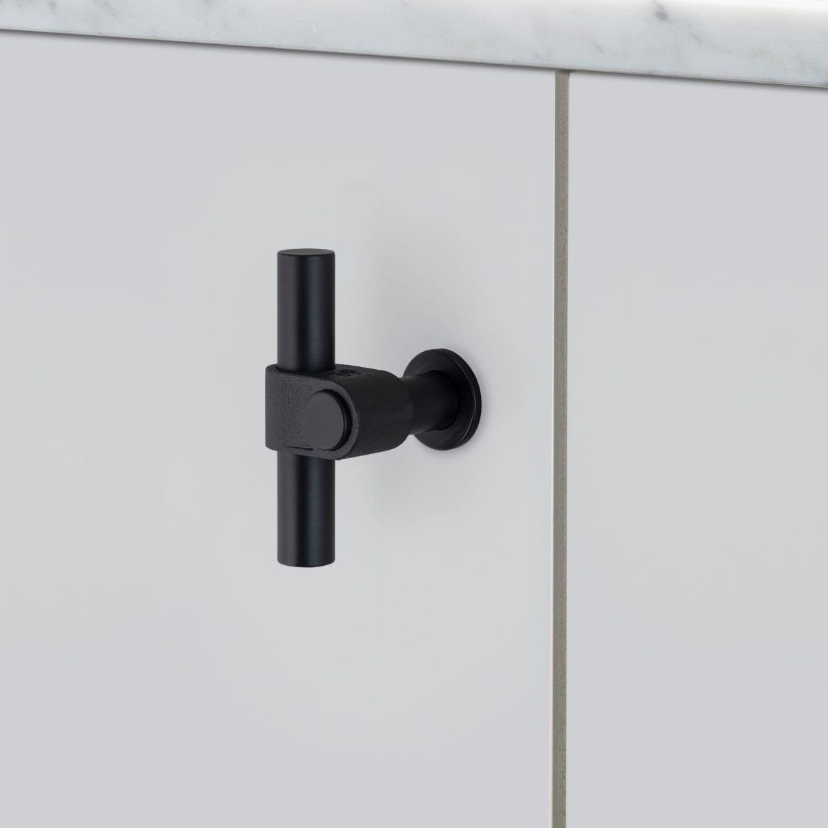 Мебельная ручка T-Bar / Cast Buster+Punch — изображение 2