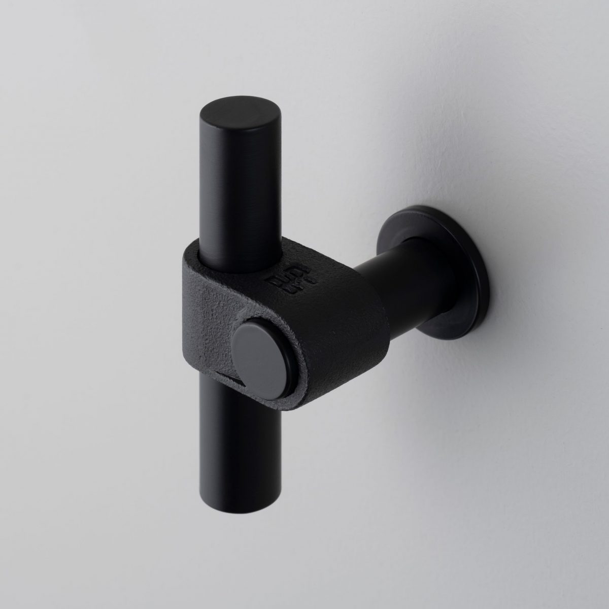 Мебельная ручка T-Bar / Cast Buster+Punch — изображение 7