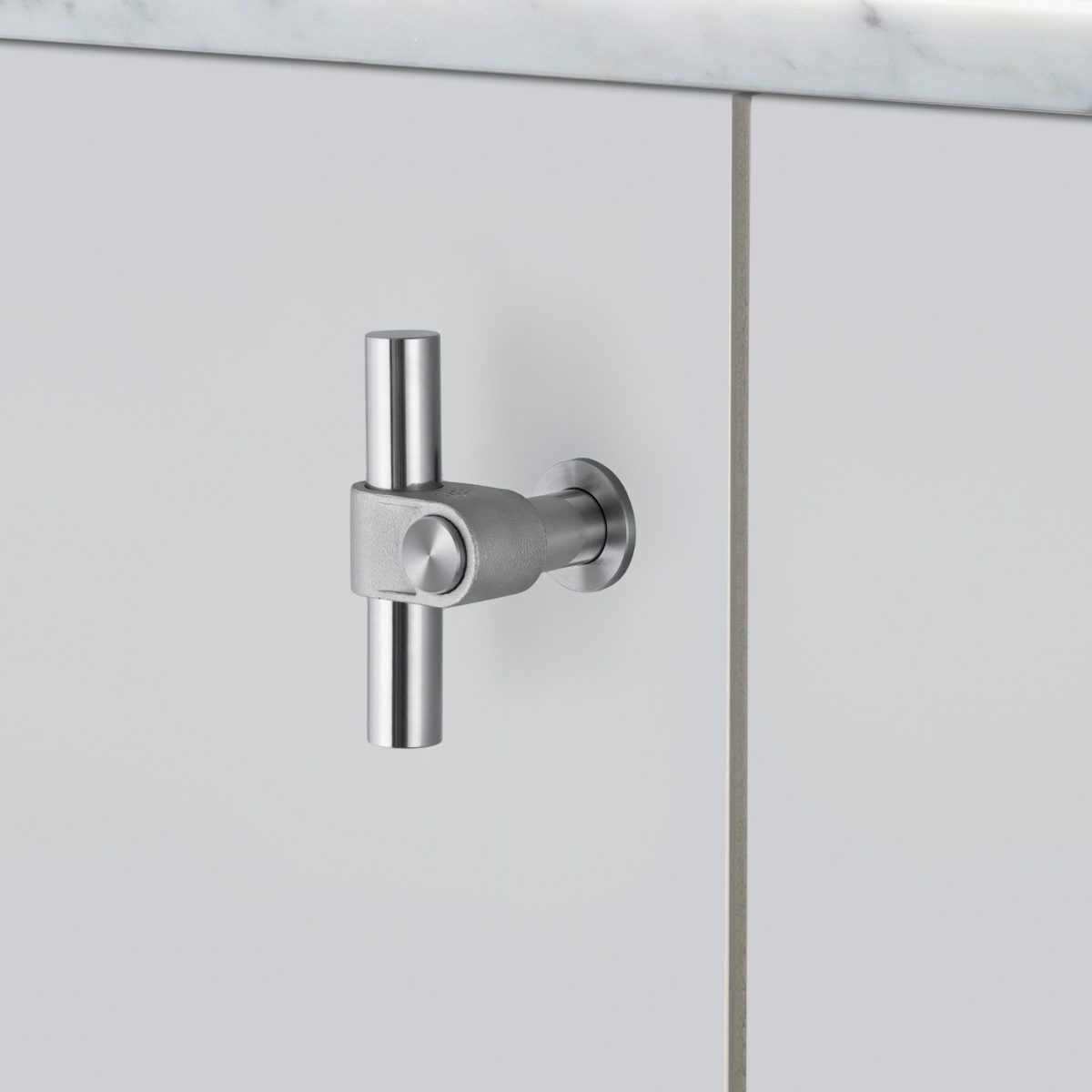 Мебельная ручка T-Bar / Cast Buster+Punch — изображение 1