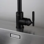 Кухонный смеситель с выдвижным изливом Kitchen Tap / Pull-Out Mixer / Linear Buster+Punch — изображение 4