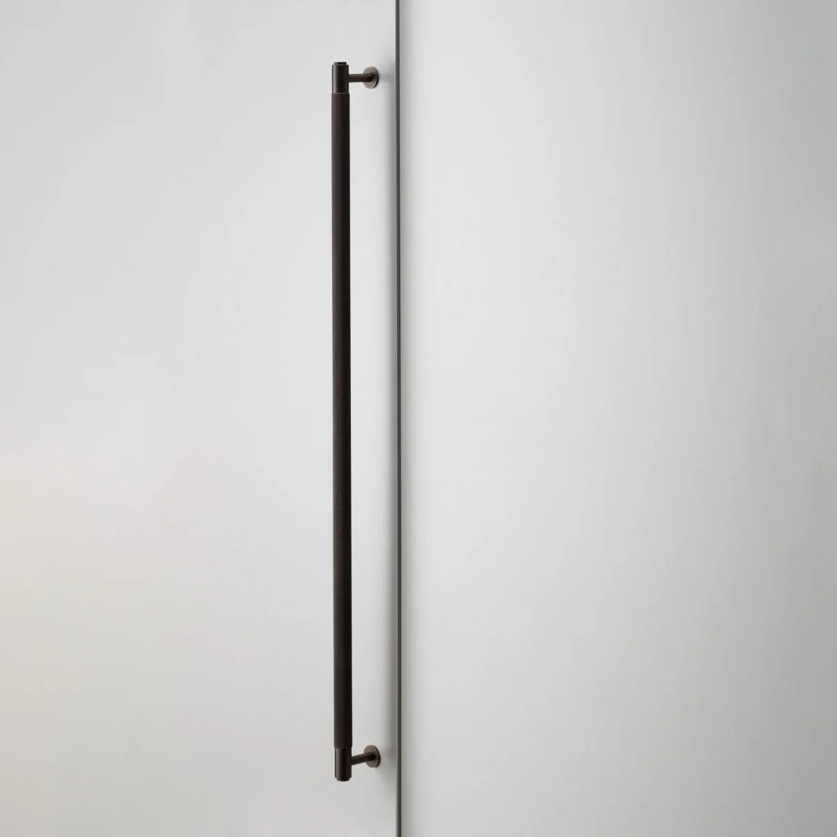 Мебельная ручка Closet Bar / Cross Buster+Punch — изображение 4