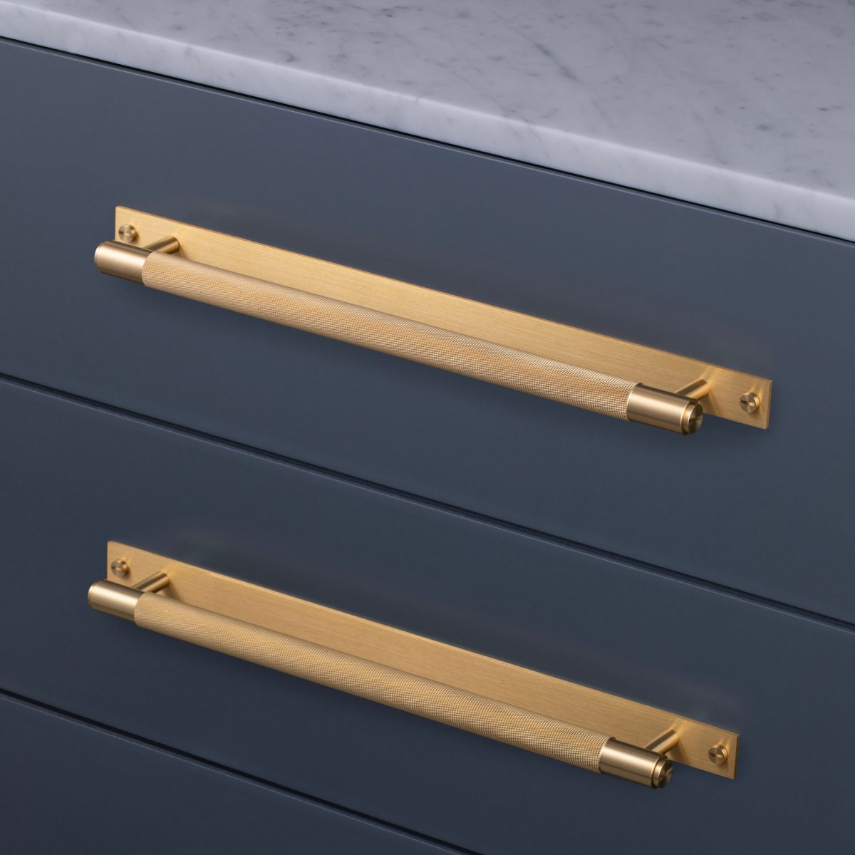 BusterPunch_Pull-Bar_Plate_Brass_7 Мебельная ручка Pull Bar / Plate / Cross Buster+Punch — изображение 15