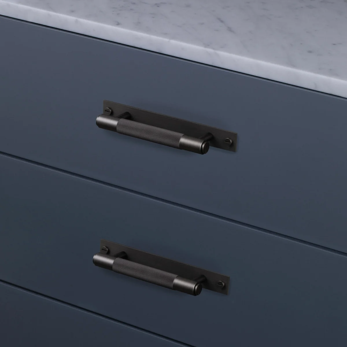 BusterPunch_Pull-Bar_Plate_smoked_bronze_4 Мебельная ручка Pull Bar / Plate / Cross Buster+Punch — изображение 19