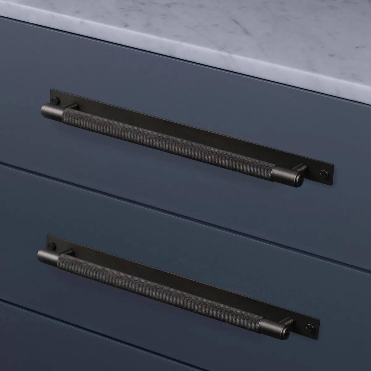 BusterPunch_Pull-Bar_Plate_smoked_bronze_6 Мебельная ручка Pull Bar / Plate / Cross Buster+Punch — изображение 21