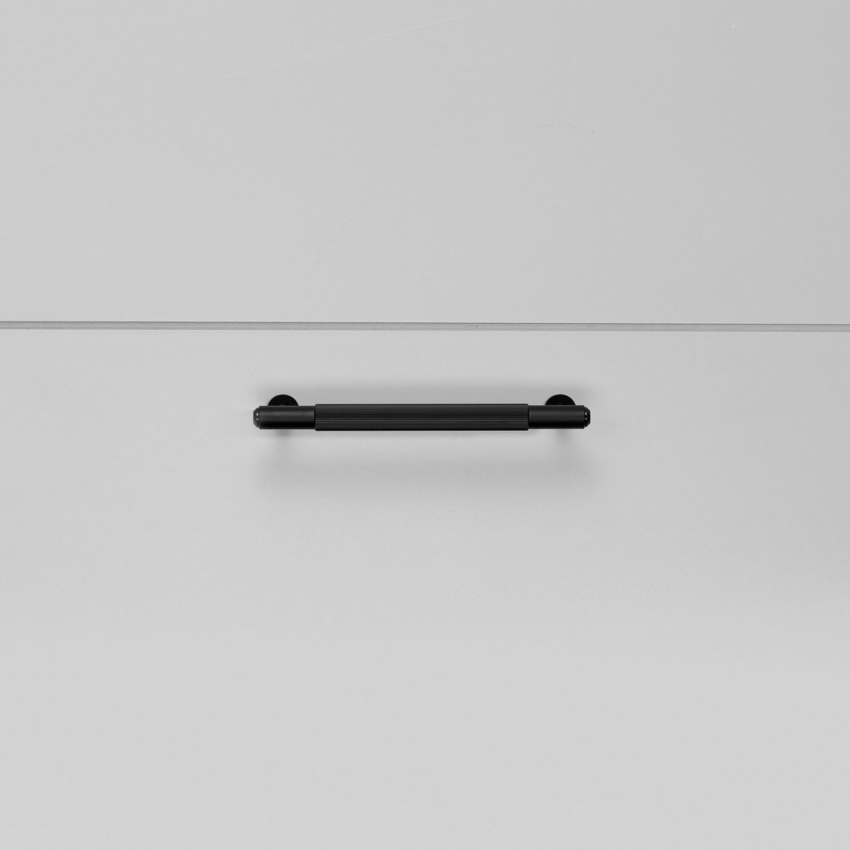 Мебельная ручка Pull Bar / Linear Buster+Punch — изображение 2